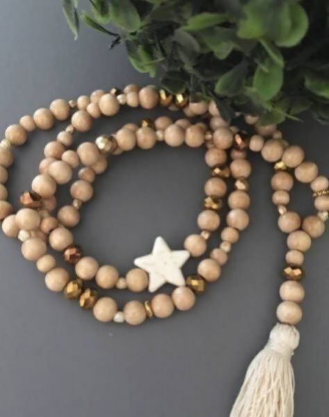 Hippie chic variegated necklace with wooden beads, glass and pompom Fantasy Necklace, Diy Collier, Wooden Bead Garland, Hippie Necklace, Bohemian Bracelets, Mala Necklace, Swarovski Jewelry, Hippie Chic, Summer Jewelry