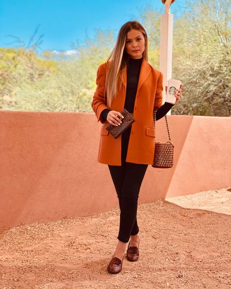 Trendy office outfit burnt orange blazer with black jeans, black turtleneck and brown loafers Orange Blazer Outfits, Blazer Outfits Women, Trendy Office Outfits, Neon Prom Dresses, Casual Attire For Women, Orange Coat, Trendy Office, Orange Blazer, Orange Outfit