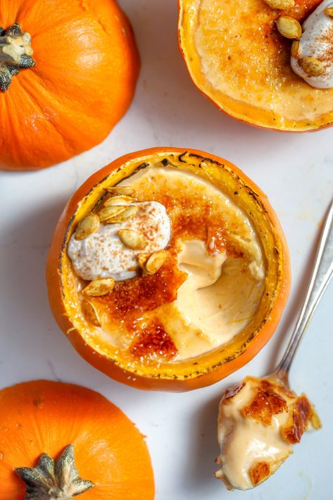 Mini Pumpkin Skyr Panna Cotta Brûlée Small Bites Appetizers, Vegetable Casserole Recipes, Panna Cotta Recipe, Chilled Desserts, Roasted Pumpkin Seeds, Vanilla Beans, Pretty Dessert, Appetizer Bites, Vegan Thanksgiving