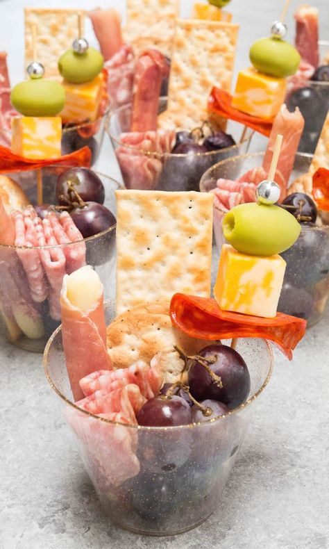 Jar Charcuterie, Charcuterie Cup, Charcuterie Cones, Charcuterie Cups, Charcuterie Ideas, Charcuterie Inspiration, Charcuterie Board Ideas, Party Food Platters, Charcuterie And Cheese Board