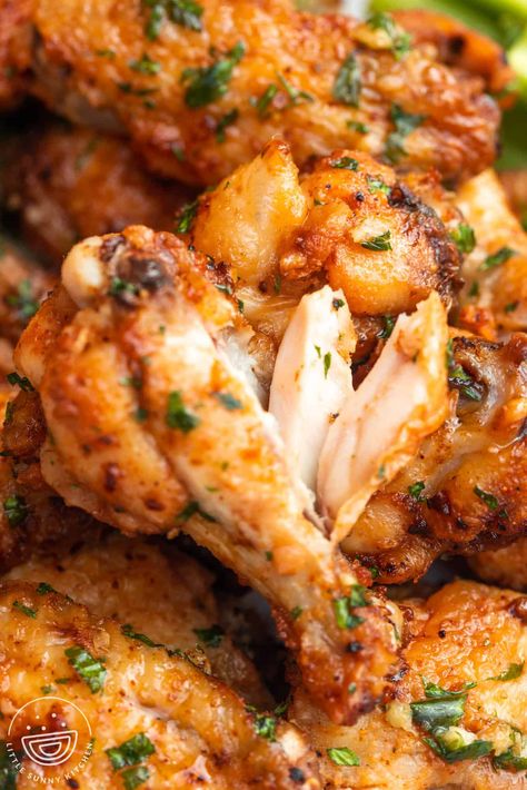 Bone In Chicken Wing Recipes, Over Baked Chicken Wings, Baked Wingettes Recipe, Chicken Wings Recipes Easy, Baked Wing Ding Recipes, Recipes Using Chicken Wings, Easy Wing Recipes, Crispy Garlic Butter Chicken, Garlic Chicken Wings In The Oven