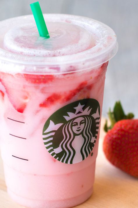 #PinkDrink madness! We've created an even BETTER, super-low-calorie version of Starbucks' Pink Drink! Just 50 calories! Plus, get the 411 on Starbucks' version. Starbucks Pink Drink Recipe, Menu Starbucks, Copo Starbucks, Pink Drink Recipes, Super Low Calorie, Hungry Girl Recipes, Starbucks Secret Menu, Pink Drink, Starbucks Drinks Recipes