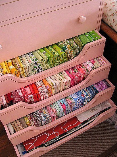 10 fabric organizing ideas – Quilting Toddler Organization, Sewing Room Storage, Sewing Room Design, Sewing Storage, Sewing Room Organization, Quilting Room, Easy Arts And Crafts, Trendy Sewing, Organize Fabric