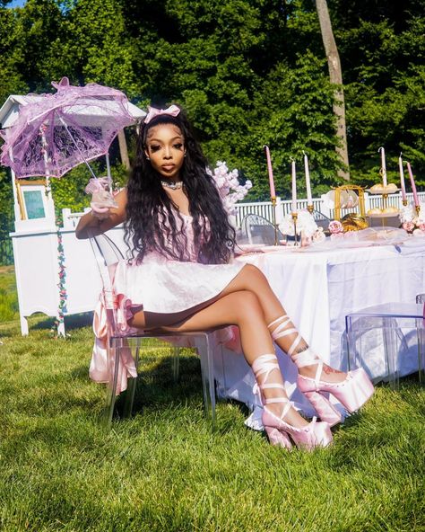 Tea Cup Photoshoot, Tea Party Black Women, Birthday Shot Ideas, Tea Party Outfits For Black Women, Yea Party Ideas, Modern Tea Party Outfit, Sweet 16 Birthday Photoshoot, Aries Photoshoot, Cup Photoshoot