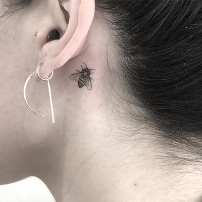 Bee Tattoo Behind Ear, Small Bee Tattoo, Bee Tattoos, Honey Bee Tattoo, Bumble Bee Tattoo, Behind Ear Tattoos, Tattoo Behind Ear, Minimalistic Tattoo, Insect Tattoo