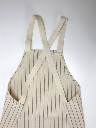 Cross Back Apron From Recycled Tablecloth : 8 Steps (with Pictures) - Instructables Aprons Diy Patterns, Cross Back Apron Pattern, Apron Diy, Farm Apron, Easy Apron, Apron Pattern Free, Sewing Designs, Apron Tutorial, Apron Sewing