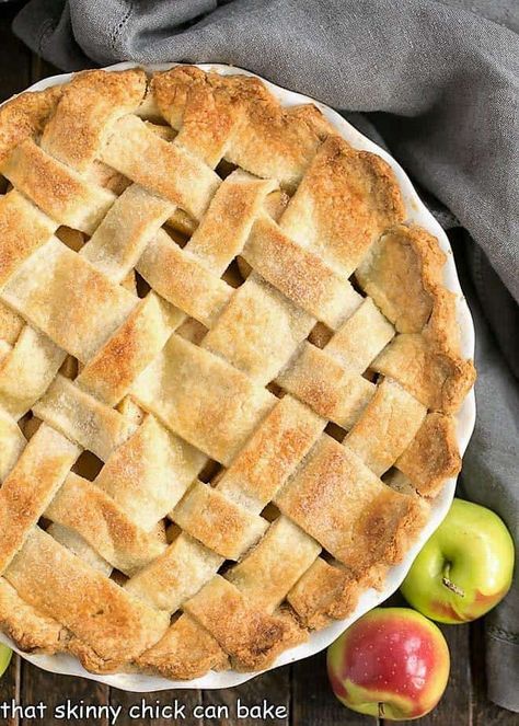 Best Apple Pie Recipe - A cinnamon spiced apple pie with a flaky lattice crust! A couple tricks make this the best recipe for a classic apple pie! Apple Pie Recipe From Scratch, Pie Lattice, Apple Pie Lattice, Apple Pie From Scratch, Making Apple Pie, Apple Pie Recipe Homemade, Pie From Scratch, Perfect Apple Pie, Salted Caramel Apple Pie