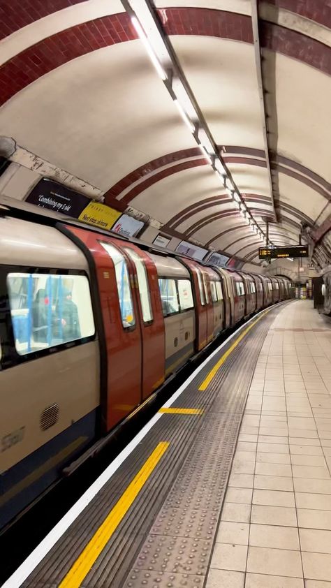 its_so_london on Instagram: Hampstead tube station 🚇 🎥 Video @its_so_london (@meolafrancesco) . . . . #london #hampstead #tlpicks #iamatraveler #thisislondon… London Hampstead, London Station, Station Video, Hampstead London, London Vibes, London Tube, Oxford England, Tube Station, Piccadilly Circus