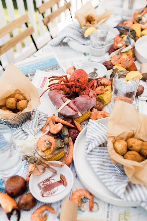 Outdoor Dining Crab & Shrimp Seafood Feast - Harmony Lynn Feast Ideas, Crab Feast, Seafood Feast, Crab Dishes, Crab Stuffed Shrimp, Crab Dip, Seafood Market, Summer Gathering, Fresh Corn