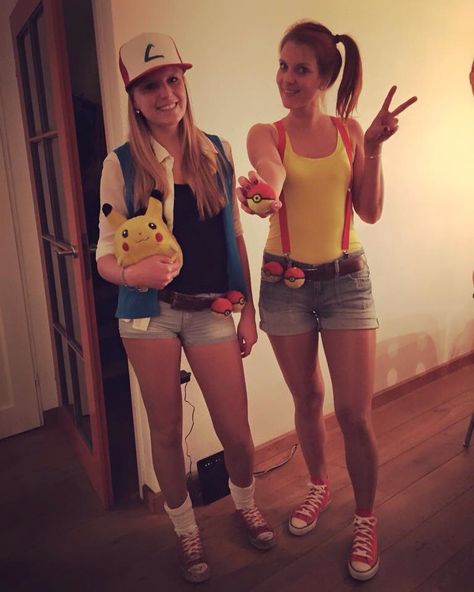 Ash and Misty funny pokemon costume Misty Halloween Costume Pokemon, Womens Pokemon Costume Diy, Misty Costume Pokemon, Misty Halloween Costume, Ash And Misty Costume, Pokémon Trainer Costume, Pokemon Costumes Women, Holloween Customs, Diy Pokemon Costume