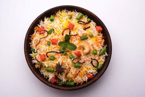 Photo indian vegetable pulav or biryani ... | Premium Photo #Freepik #photo #veg-biryani #pulao #rice-bowl #vegan-food Veg Roll, Veg Pulao, Biryani Rice, Wedding Caterer, Veg Biryani, Catering Menu, Madurai, Mixed Vegetables, Basmati Rice