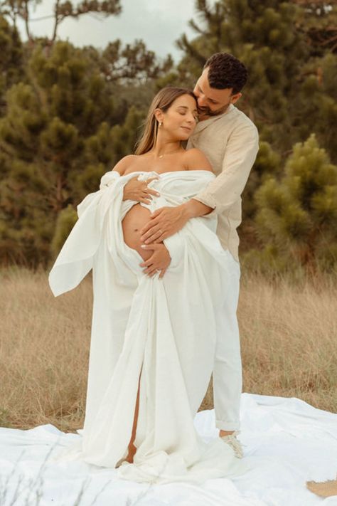 Bohemian Maternity Photos, Boho Maternity Photoshoot, Outdoor Maternity Pictures, Maternity Shoot Beach, Summer Maternity Photos, Unique Maternity Photos, Couple Photography Winter, Beach Couples Photos, Bohemian Maternity