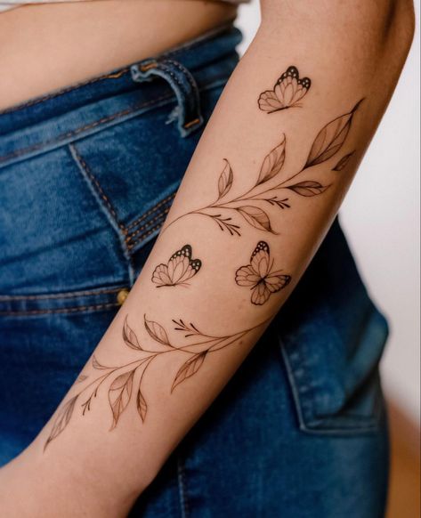 Wrap Around Wrist Tattoos, Tattoo Eyebrows, Tato Tradisional, Arm Sleeve Tattoos For Women, Feminine Tattoo Sleeves, Throat Tattoo, Flower Wrist Tattoos, Small Forearm Tattoos, Tasteful Tattoos