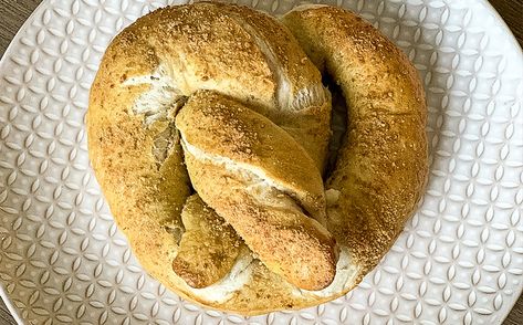 Cream Cheese Stuffed Pretzel - Unofficial Disney Cookbook Recipe Demo Cream Cheese Stuffed Pretzels, Cheese Stuffed Pretzels, Cream Cheese Filling Recipe, Disney Cookbook, Stuffed Pretzels, Disney Dishes, Pretzel Cheese, Snack Cart, Baking Soda Bath