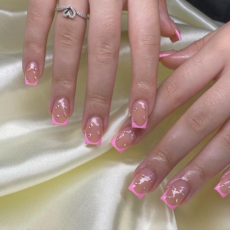 21 Bday Nails Short, Short Yk2 Nails, Short Nail Baddie, Square Aura Nails Short, Y2k Nails Acrylic Short Pink, Pink Nails Short Square, Teacher Nail Designs, Cute Butterfly Nails Short Pink, Short Nails Baddie