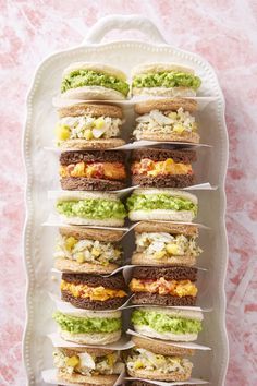 image Beach Afternoon, Tea Party Sandwiches, Tea Sandwiches Recipes, Easter Appetizers, Afternoon Tea Recipes, Party Sandwiches, Party Appetizers Easy, Brunch Buffet, Tea Party Food