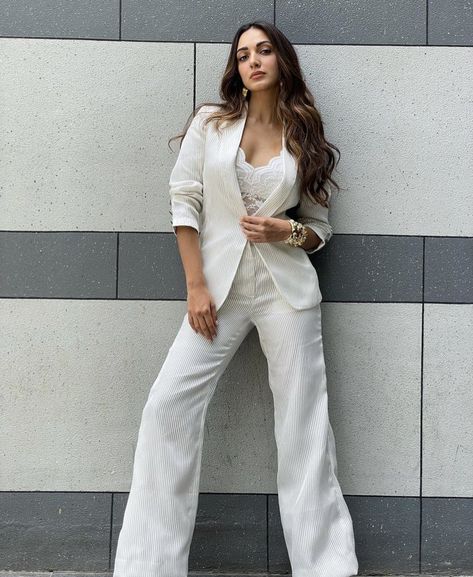 Spring Business Casual Outfits, Stylish Fall Outfits, Kiara Advani, Party Wear Indian Dresses, Classy Work Outfits, Pant Suit, Fashion Attire, Stylish Dress Designs, Western Dresses