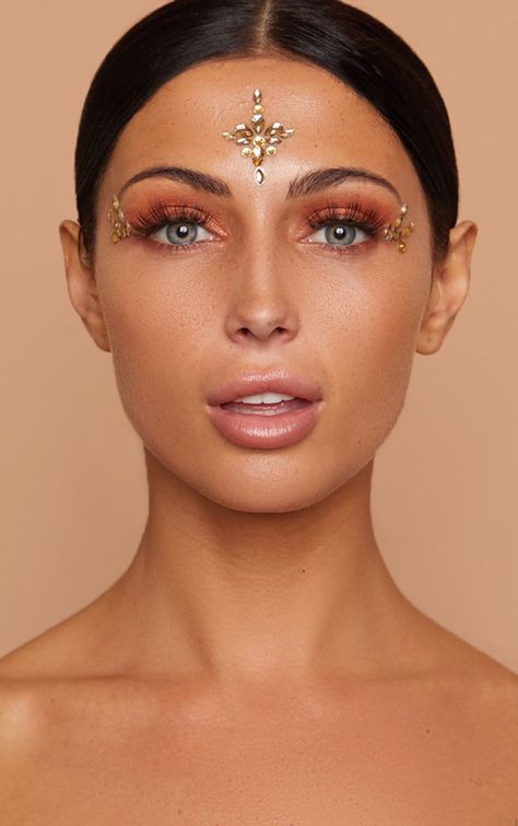 In Your Dreams Tahitian Gold Face GemsA beautiful, three-part golden jewel headpiece - designed f... Jewel Makeup, Jewelled Headpiece, Rhinestone Makeup, Festival Face, Makeup Hacks Beauty Secrets, Glitter Face, Face Jewellery, Face Gems, Face Jewels