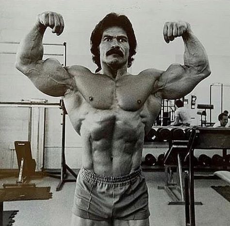 Golden Era Athletics on Instagram: “Ed Corney “The Master” of bodybuilding poses. #edcorney #workout #lift #muscle #goldenaesthetic #blackpanther #goldenerabodybuilding…” Ed Corney, Golden Era Bodybuilding, Bodybuilding Poses, Old Bodybuilder, Arnold Schwarzenegger Bodybuilding, Frank Zane, Schwarzenegger Bodybuilding, Joe Weider, Bodybuilding Pictures