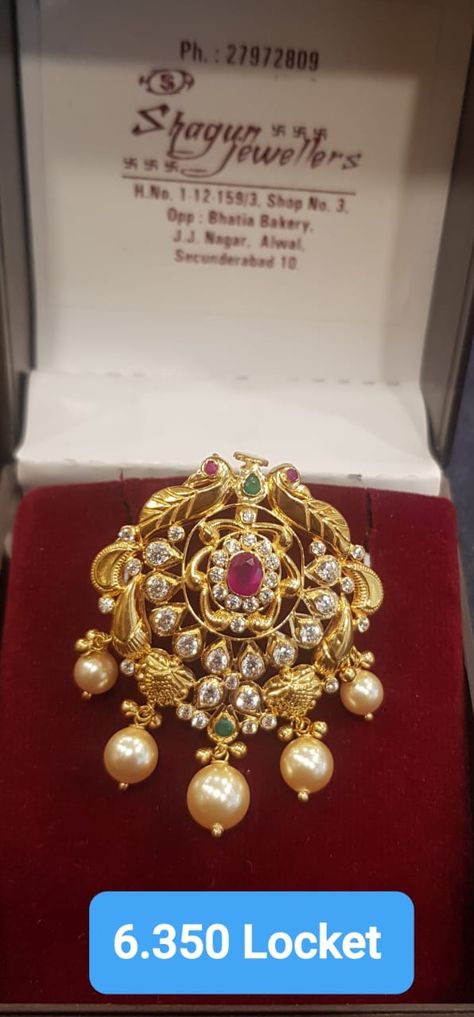 Latest Locket Designs Gold, Pendent Designs Gold Women, Gold Laxmi Pendent Designs, Laxmi Lockets Gold, Lakshmidevi Pendent, Gold Dollars For Chains Women, Chain Lockets Gold For Women, Mang Tika Jewelry Gold Latest, Gold Dollars For Chains