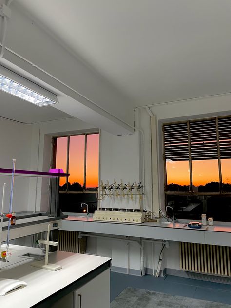 Science Lab Asethic, Science Career Aesthetic, Science Labs Aesthetic, Lab Job Aesthetic, Vision Board Science, Lab Student Aesthetic, Clinical Laboratory Scientist Aesthetic, Lab Biology Aesthetic, Lab Science Aesthetic