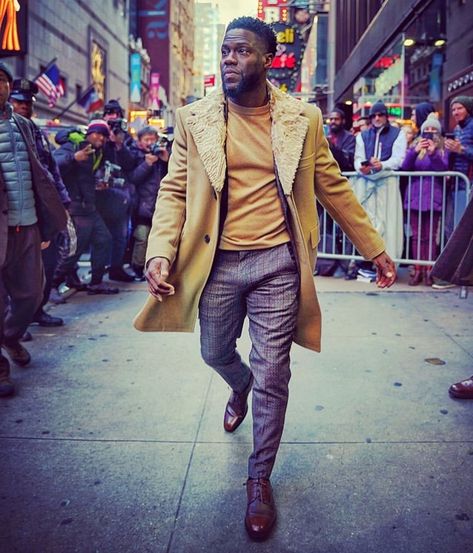 Kevin Hart Kevin Hart Fashion, Suits And Sneakers, Short Men Fashion, Kevin Hart, The Upside, Fashion Suits, Mens Fashion Suits, Long Jacket, Suit Fashion