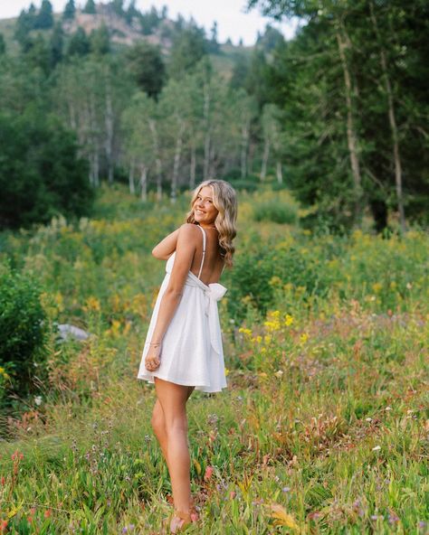 High School senior portraits among the wildflowers- Boise, Idaho mountains and nature Idaho Senior Pictures, Senior Pictures Mountains, Mountain Senior Pictures, Idaho Mountains, Class Of 2025, High School Senior Portraits, Boise Idaho, Senior Pics, High School Senior