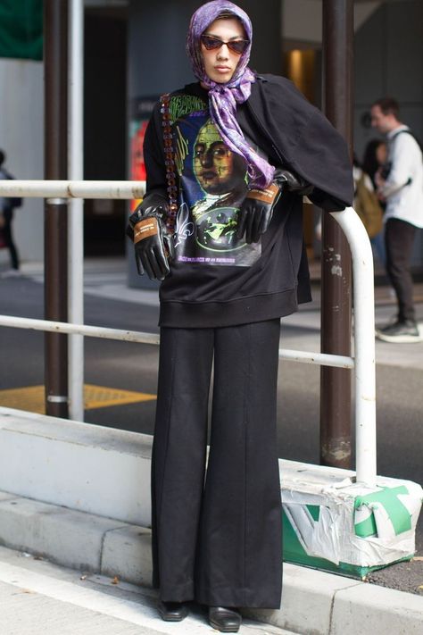 Tokyo Fashion Week 2022, Street Style Japanese, Japanese Street Style 90s, Mode Fashion Japan, Tokyo Street Style 2023, Japan Street Style 90s, Japanese Outfits Street Style Tokyo Fashion, Street Style Japan, 90s Fashion Street Style