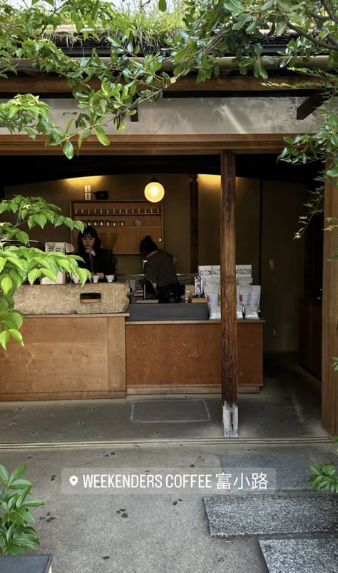 Kyoto Coffee Shop, Tokyo Instagram Story, Seoul Coffee Shop, Asian Coffee Shop, Travel Photographer Aesthetic, Osaka Japan Aesthetic, Coffee Shop Japan, Japan Photo Ideas, Korea Holiday