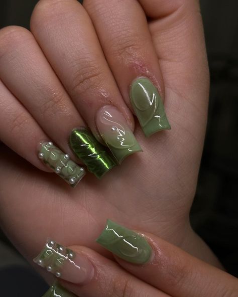 Short Green And Gold Nails, Short Jade Nails, Green Nature Nails, Earthy Acrylic Nails, Earthy Nails Designs, Jade Green Nails Acrylic, Moss Nails, Earth Nails, Black French Tip Nail