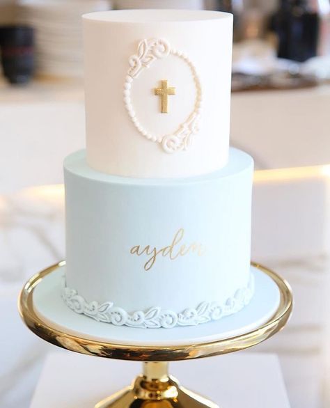 3,084 Likes, 20 Comments - Felicity Cook (@felicitycook.co) on Instagram: “Beautiful capture of the christening cake I did for baby Ayden by @deveaux_film_foto 💙…” Baby Boy Baptism Cake, Boy Baptism Cake, Boy Communion Cake, Baptism Cake Boy, Baptism Party Boy, Baptism Decorations Boy, Christening Cake Boy, Baptism Party Decorations, Ideas Bautizo