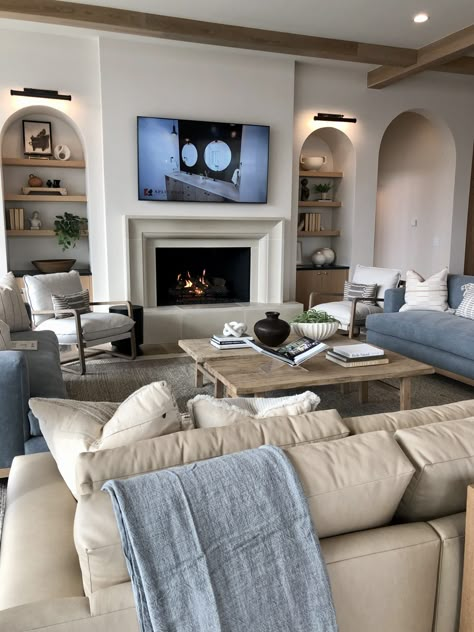 10 Design & Decorating Trends that will Rule in 2023 - Utah Style and Design Main Room Decor, Main Living Room Ideas, Arches Living Room, Living Room Arch, Modern Living Room Aesthetic, Apartemen Studio, Arched Doorways, Ideas Living Room, Home Decorating Ideas