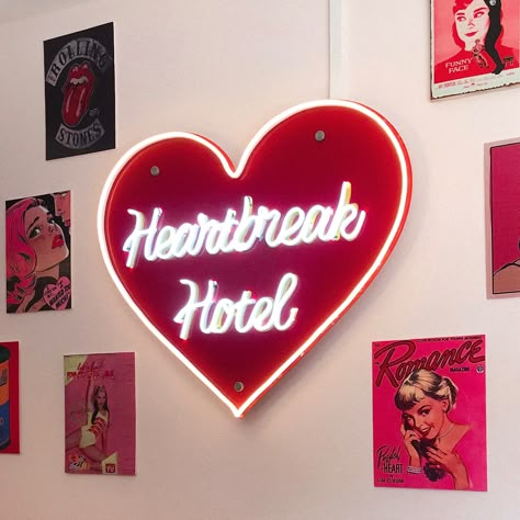 Pink And Red Bedroom Aesthetic, Pink And Red Room Aesthetic, Sweetheart Aesthetic, Vintage Heartbreak, Coquette Americana, Valentine Aesthetic, 50s Aesthetic, Love Core, Lizzie Hearts