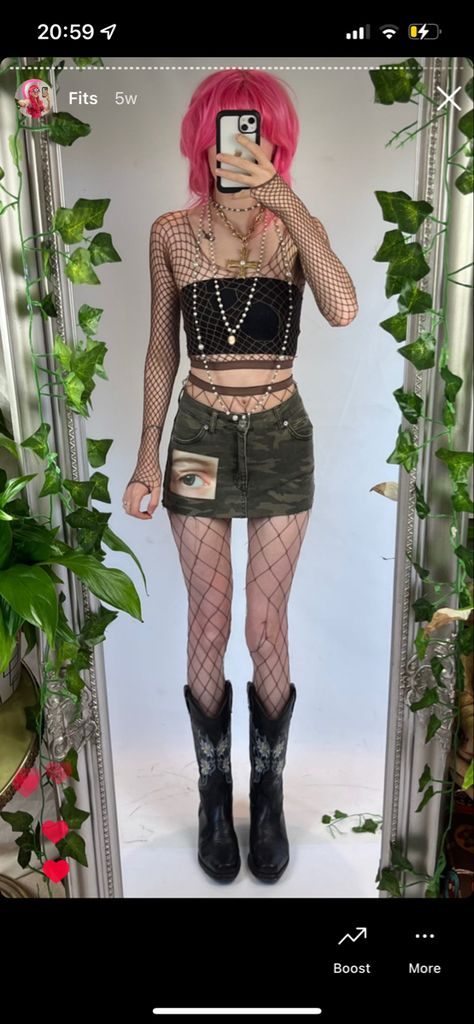 Camo Skirt Outfit Y2k, Army Green Mini Skirt Outfit, Olive Green Mini Skirt Outfit, Army Skirt Outfit, Camo Mini Skirt Outfit, Grunge Mini Skirt Outfit, Army Green Skirt Outfit, Camo Skirt Outfit, Ptv Concert