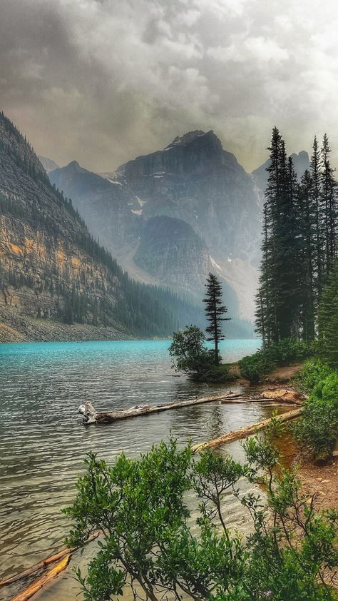 Moraine lake wallpaper, beautiful Canadian lakes, misty lake picture, the great outdoors Pnw Vibes, Rocky Mountains Canada, Mountains Canada, Lake Moraine, Lake Louise Banff, Banff National Park Canada, Nature Lifestyle, Moraine Lake, Nature Wallpapers