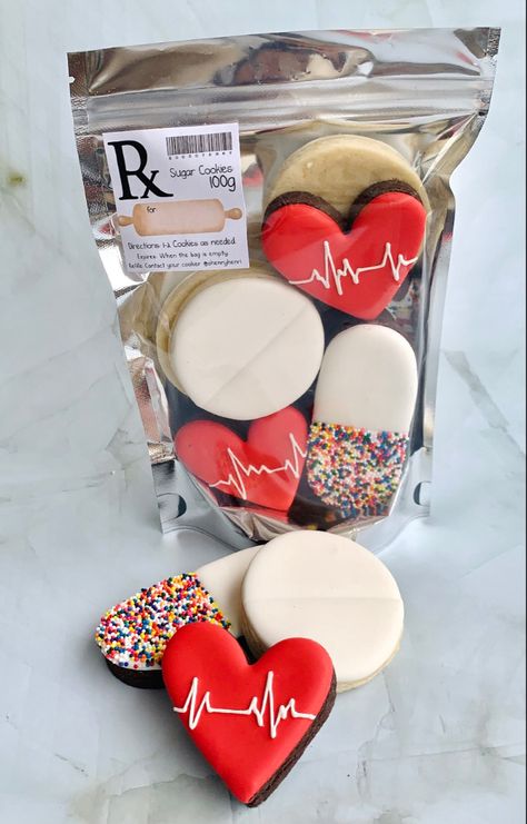 Pill Cookies Decorated, Nurses Week Cookies, Nurse Sugar Cookies, Pill Cookies, Nurse Treats, Nursing Cookies, Nurse Graduation Party Decorations, Medical Cookies, Nurse Cake