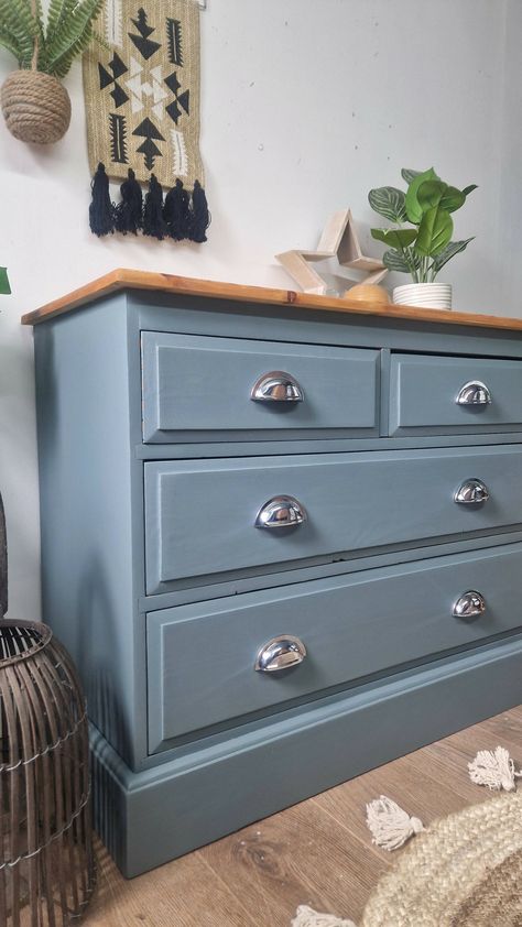 Blue Dressers, Old Furniture Makeovers, Diy Chest Of Drawers, Osmo Oil, Pine Chest Of Drawers, Blue Dresser, Blue Pine, Pine Chests, Vintage Drawers