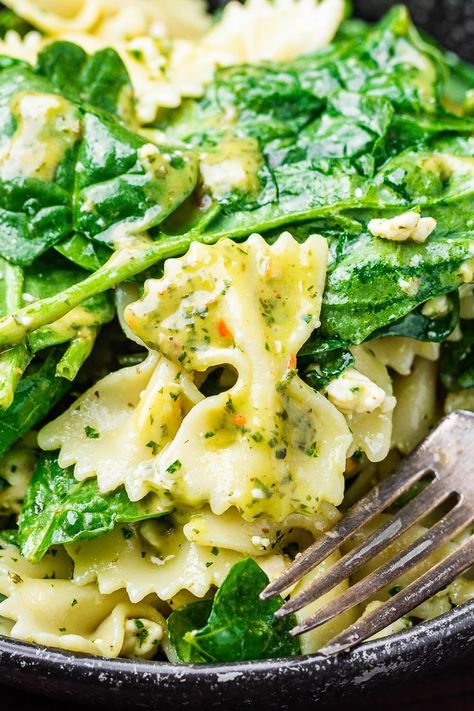 Spinach Gorgonzola Pasta Salad Gorgonzola Pasta, Sip And Feast, Pasta Salad With Spinach, Gorgonzola Salad, Bowtie Pasta Salad, Simple Vinaigrette, Mozzarella Salad, Cold Pasta, Fennel Salad