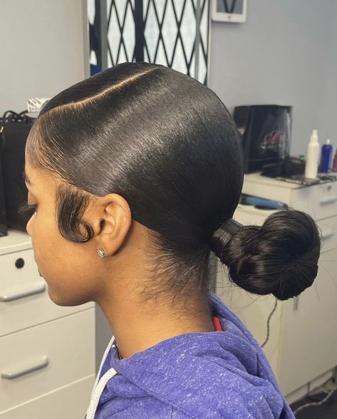 Knot Bun With Swoop, Black Girls Bun Hairstyles, Bun With Swoop, Low Knot Bun, Low Sleek Bun, Slick Buns, Cute Hairstyle Ideas, Barbie Ponytail, Graduation Hair