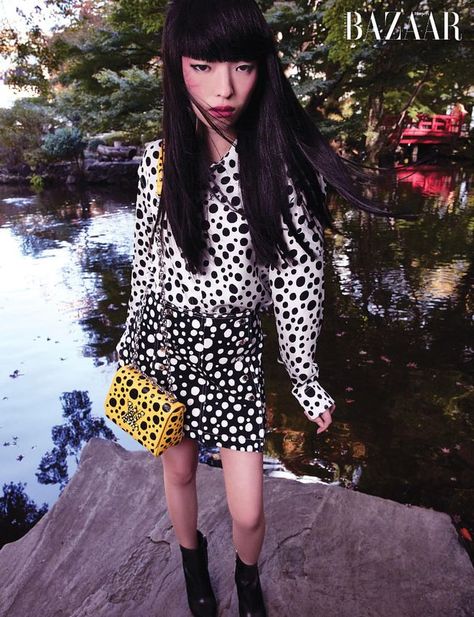 Louis Vuitton's Latest Collaboration With Yayoi Kusama Takes Art And Fashion To New Heights Yayoi Kusama Fashion, Thread Makeup, Pose With Bag, Yayoi Kusama Louis Vuitton, Kusama Louis Vuitton, Inventing Anna, Louis Vuitton Yayoi Kusama, Anime Nana, Runway Magazine