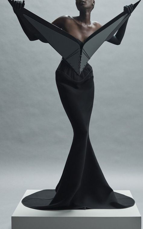 Futuristic Outfits Aesthetic, Magic Robes, Structured Clothing, Futuristic Outfits, Movement Fashion, Bustier Gown, Structured Fashion, Deconstructivism, Runway Fashion Couture