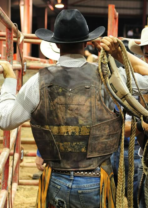 Rodeo Horse Shoe Aesthetic, Theo Silva, Wrangler Butts, Cowboy Culture, Cowboys And Angels, Elsie Silver, Rodeo Time, Western Stuff, Rodeo Cowboys