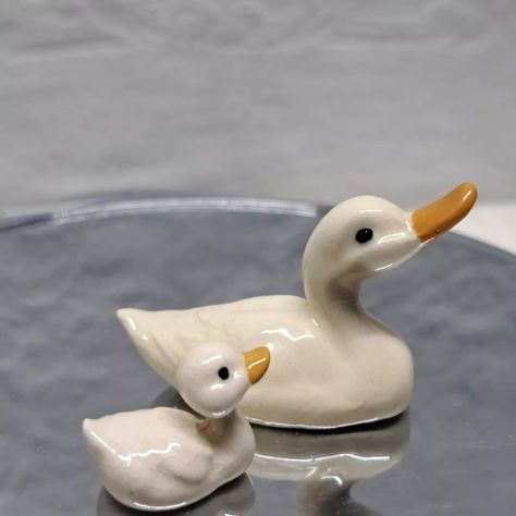 Hagen Renaker VTG Miniatures White Mama Duck & Her Duckling | eBay Hagen Renaker Miniatures, Ceramics Duck, Polymer Clay Duck, Clay Duck, Clay Trinkets, Ceramic Duck, Hagen Renaker, Diy Ceramic, Pottery Crafts