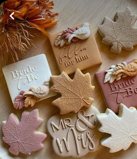 Fall Wedding Cookies Royal Icing, Fall Wedding Cookies, Fall Sugar Cookies, Cookie Gift Packaging, Fall Decorated Cookies, Royal Icing Cookies Recipe, Cookies Royal Icing, Cakes Decorating, Cookie Gift