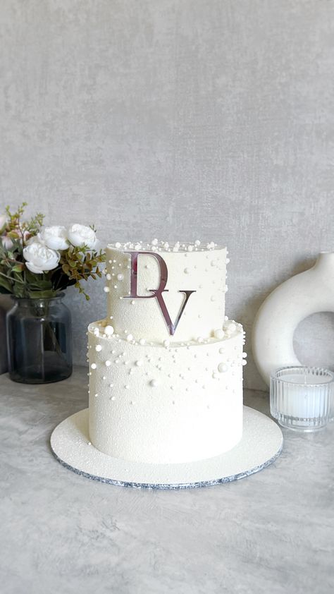 Engagement Cake With Flowers, Wedding Cake Designs Elegant Gold, Wedding Cake 2024, Wedding Cake With Pearls, Wedding Cake Designs Elegant, Elegant Wedding Cake Toppers, Vizcaya Wedding, Wedding Cake Simple Elegant, 50th Wedding Anniversary Cakes