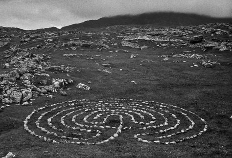 Richard Long: CONNEMARA SCULPTURE  IRELAND 1971 Richard Long, Andy Goldsworthy, Earth Art, Stonehenge, Environmental Art, Land Art, Conceptual Art, Art Movement, Labyrinth