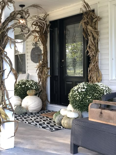 farmhouse fall decor Fall Front Porch Decor, Farmhouse Front, Autumn Decorating, Fall Front Porch, Front Porches, Farmhouse Fall Decor, Fall Outdoor Decor, Front Porch Decorating, Fall Decorations Porch