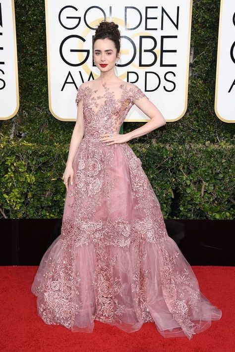 Lily Collins wore a rose colored Zuhair Murad gown and Harry Winston jewelry at the 2017 Golden Globes. ليلي كولينز, Red Carpet Dresses Best, Golden Globes Dresses, Golden Globes 2017, Marriage Material, Golden Globes Red Carpet, Pink Gown, Best Red Carpet Looks, Zuhair Murad