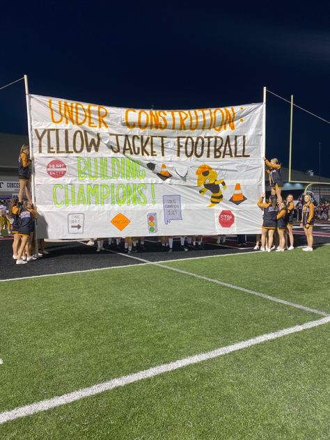 Cheer Run Through Signs, Stuco Posters, Run Through Signs, Pep Club, Game Posters, Cheer Signs, Senior Year Of High School, Football Signs, Football Cheer