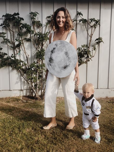 Pregnant Solar System Costume, Solar System Family Costume, Man In The Moon Costume, Space Themed Family Costumes, Family Space Theme Costumes, Space Costumes Family, Astronaut And Alien Costume Family, Halloween Space Theme, Astronaut Family Halloween Costume